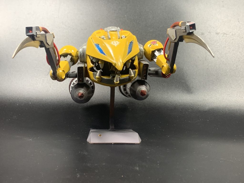 エポパテとプラ板を大量に使用し原型をとどめない程形状変化しました。(zaku-kao8)