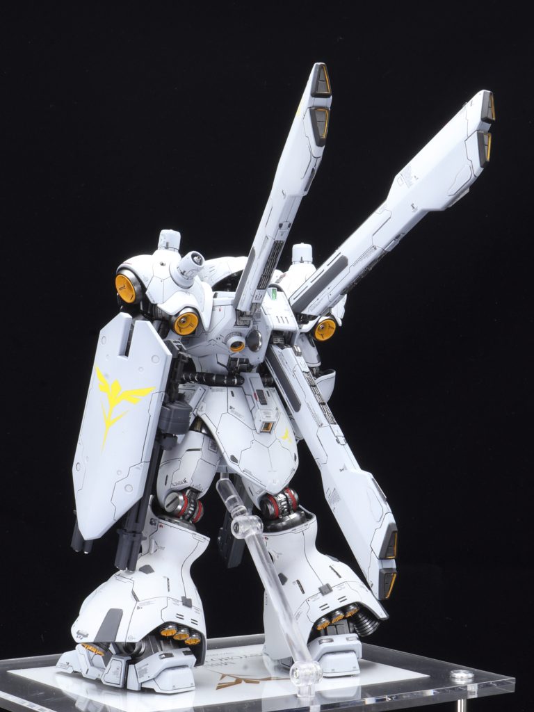 全体の形状はサザビーを意識して調整しています