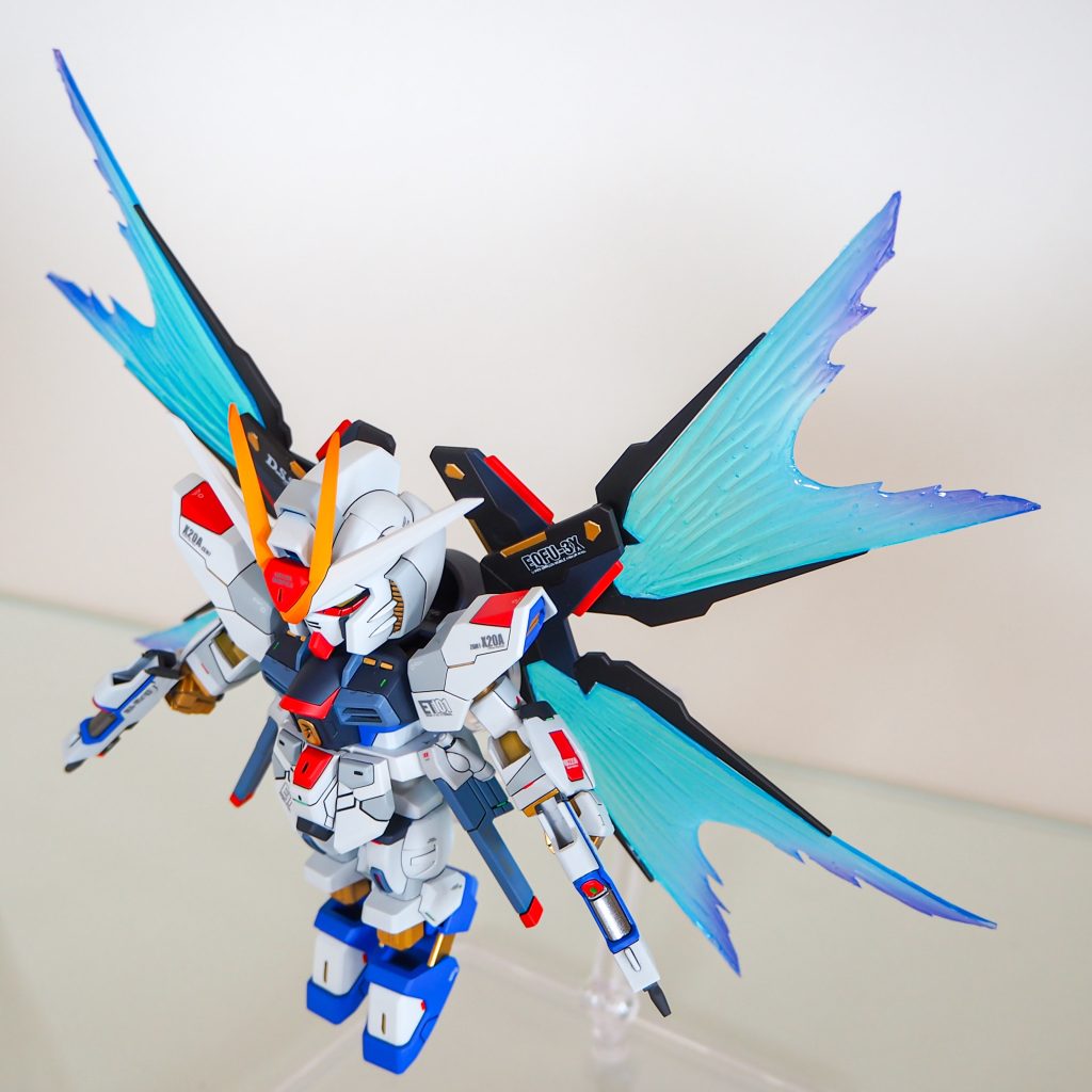 俯瞰撮影。背景で羽の色味が変わるのが楽しいです✨黒は撮影してないのでどんな感じになるのだろう…。