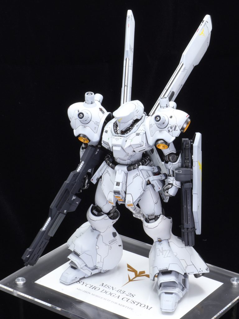 武装はサザビーのライフル、シールドビームガトリングガンと男の子大好きゴツ盛り武装にアップデートしてます