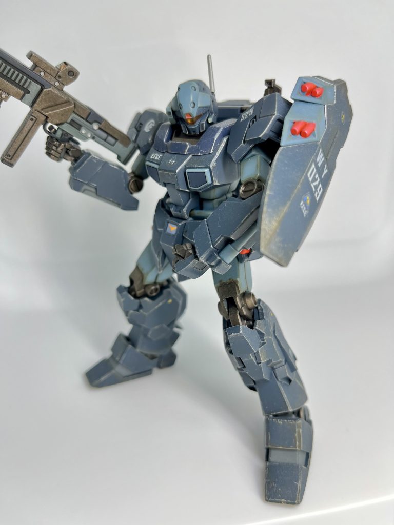 ほぼ成形色のツヤ消し仕上げです。