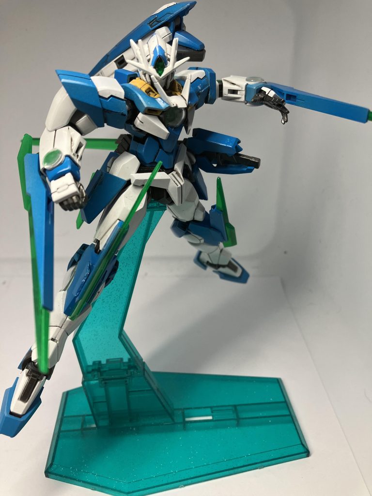 また、修復と共に機体の改良が加えられた結果、GN粒子を隔てて機体の各所にソードビットを装着する事が出来るようになった。この状態になると機体の機動力が増し、腕部のソードビットでの近接攻撃も可能になる。