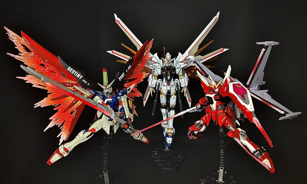 自由、運命、正義と並べて1枚パシャリ。シードフリーダムが大好きすぎて早く他の機体も揃えたいです。