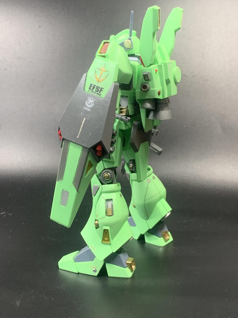こう見るとジェガンも中々カッコいい。ジム系とはいえフォルムがガンダムっぽいからかな?