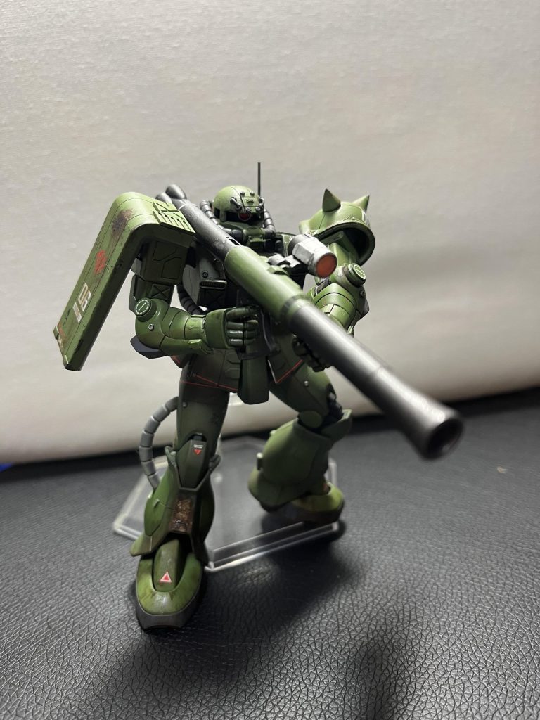 ツノなしザクバズーカ持ち