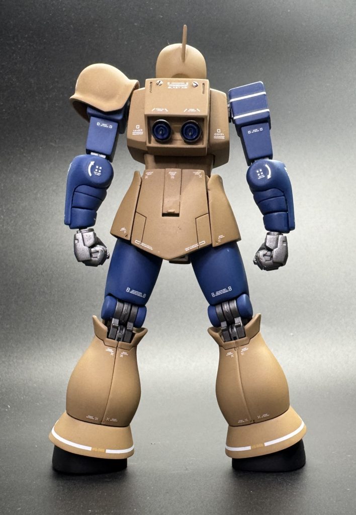 背面もシンプルに。バーニアは、過度にならない様にしながらもリアル感を演出して多重化してます。