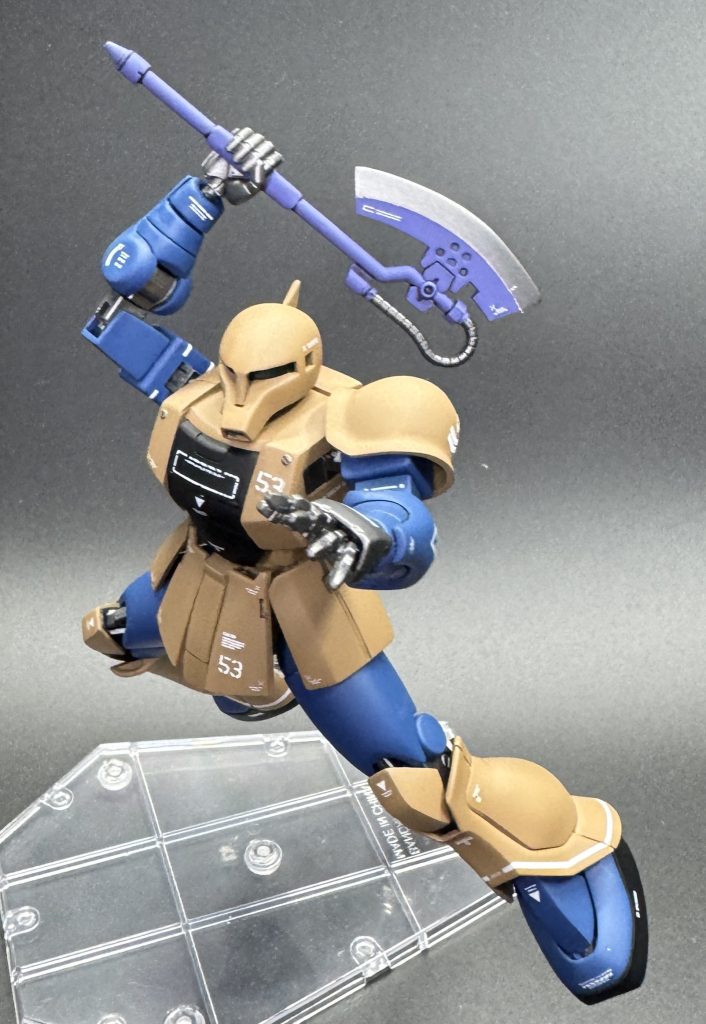 間接はシャア専用ザクⅡリバイバルを踏襲しているので可動域は広いままです。ミキシング部の間接ジョイントはリバイバルに合わせて調整しました。