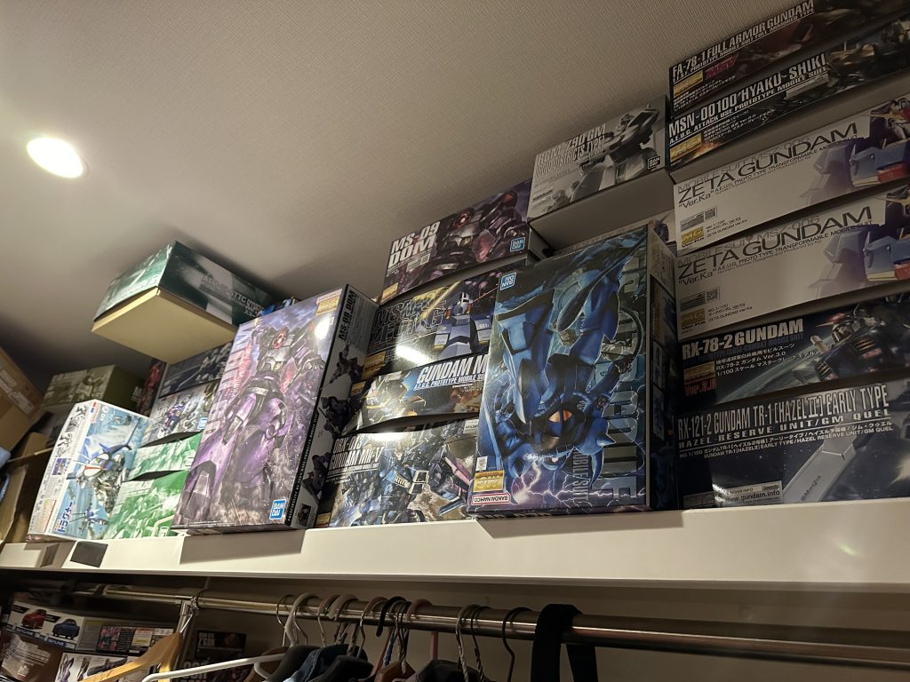 作品名：一緒に棺に入れてもらおう。<p>死ぬまでに組み立てきれる自信ありません。 が、後悔はしてません。 これでも、真なる猛者の足元にも及ばないでしょう。 、、、つーか、ちったぁ、組み立てなさいな！</p>