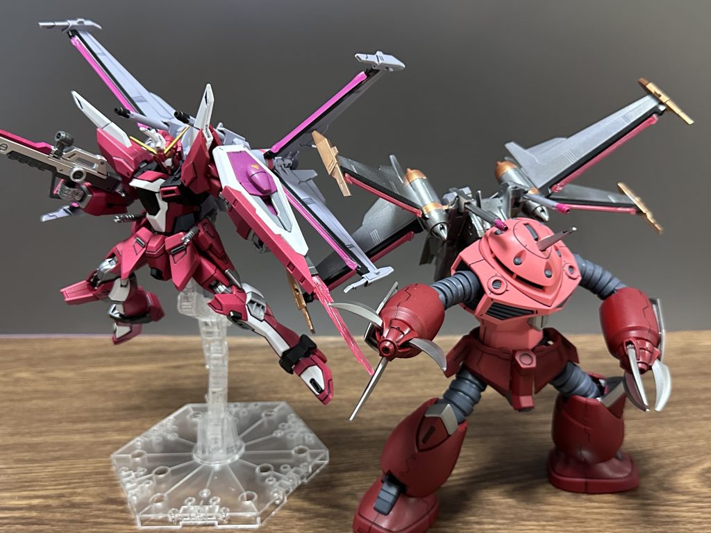 ジャスティスのと交換写真だとあんまわからんけど暗めのシルバーとゴールドで塗装してます