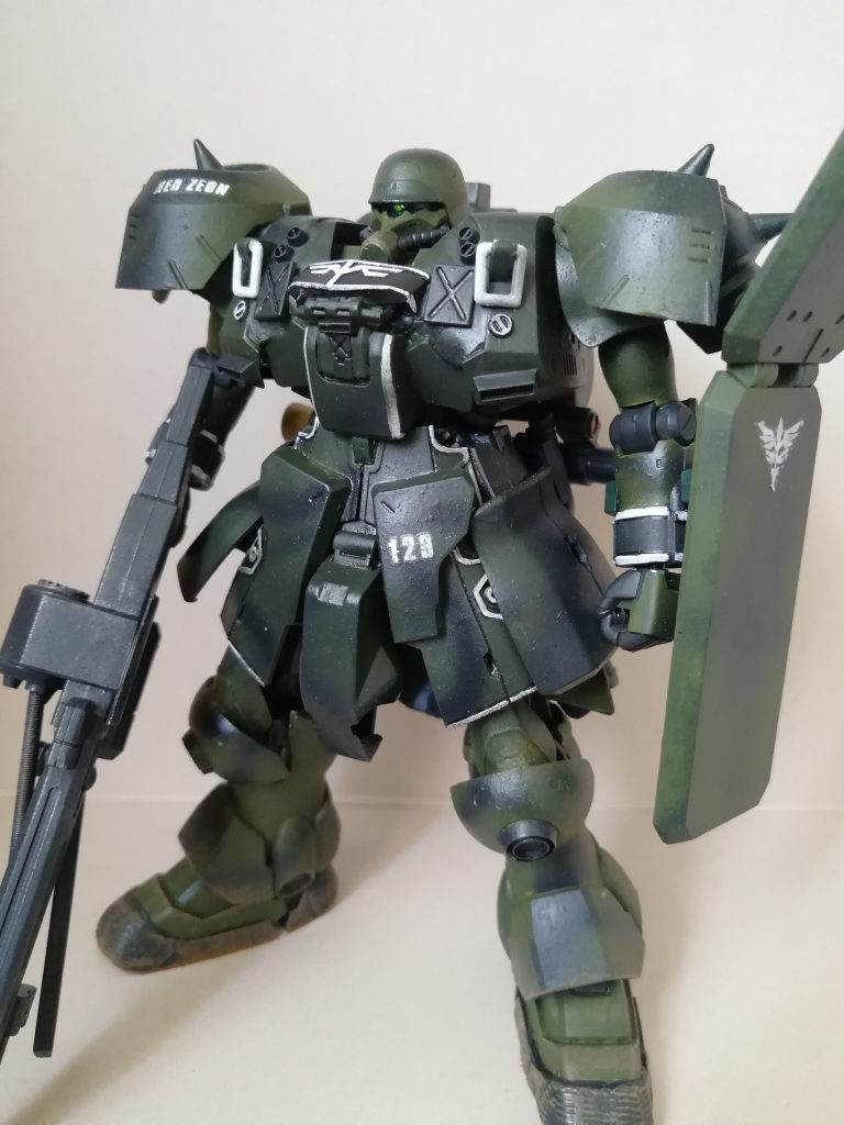 ジャンクパーツで胴体やスカート部分を大型化