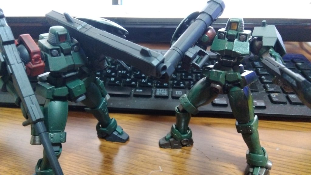 今回も筆塗全塗装です。やっぱり、筆塗の練習にはちょうどいい。かっこいいマシンだよなー。これ。ドーバーガンを持っているのは自分専用って設定です。超武装、飛行ユニット装備のリーオーと言うスタイルで高機動遠距離型リーオーですな。かっこいい