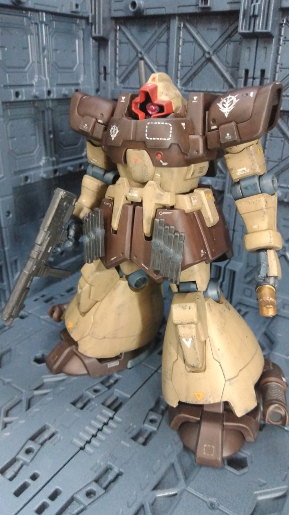 オールマイティモノアイを使用。けっこう光ってくれます。