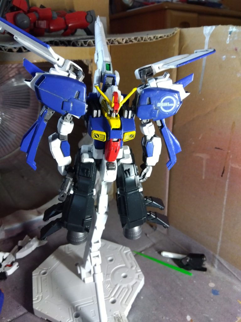 次に上半身を接続します。