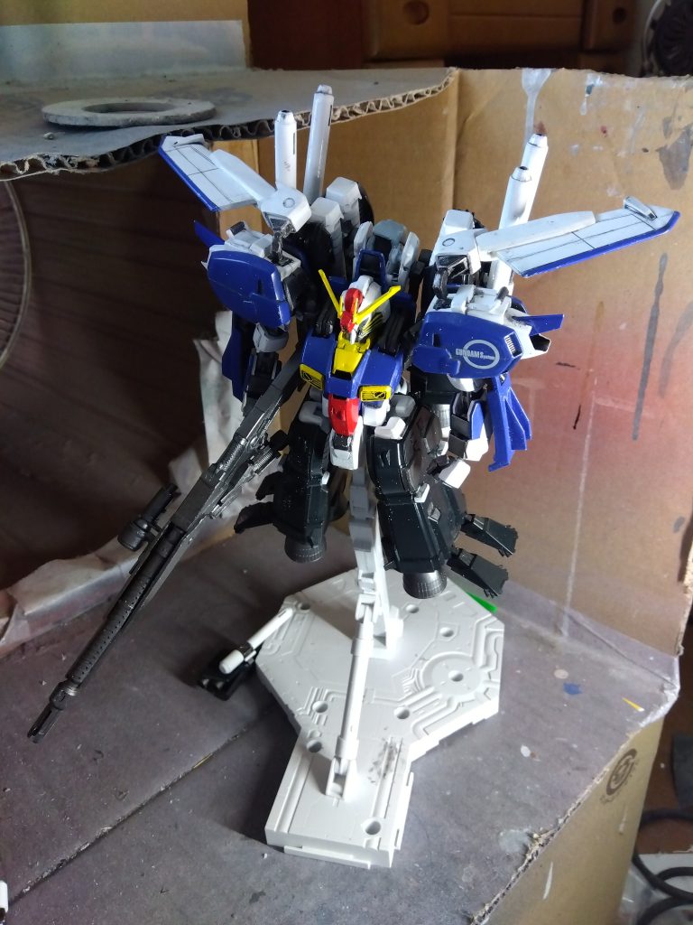 SガンダムのBst形態は、下半身をBstユニットに、バックパックをEX-sのものに換装して出来た形態で、劇中で最初に登場した仕様だったりします。