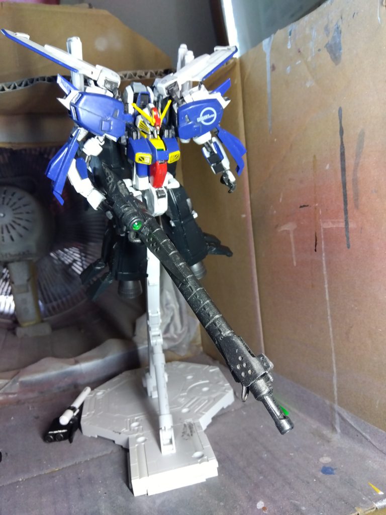 スマートガンを、速射型に交換しました。これは旧キットで挑戦した時に作ったもので、接続部だけ手直ししてあとはそのままです。バイポットも作ったのですが、破損していて、直そうか迷ったのですが、バイポットなんて、どこで使うんだということで、無かったことにしました。