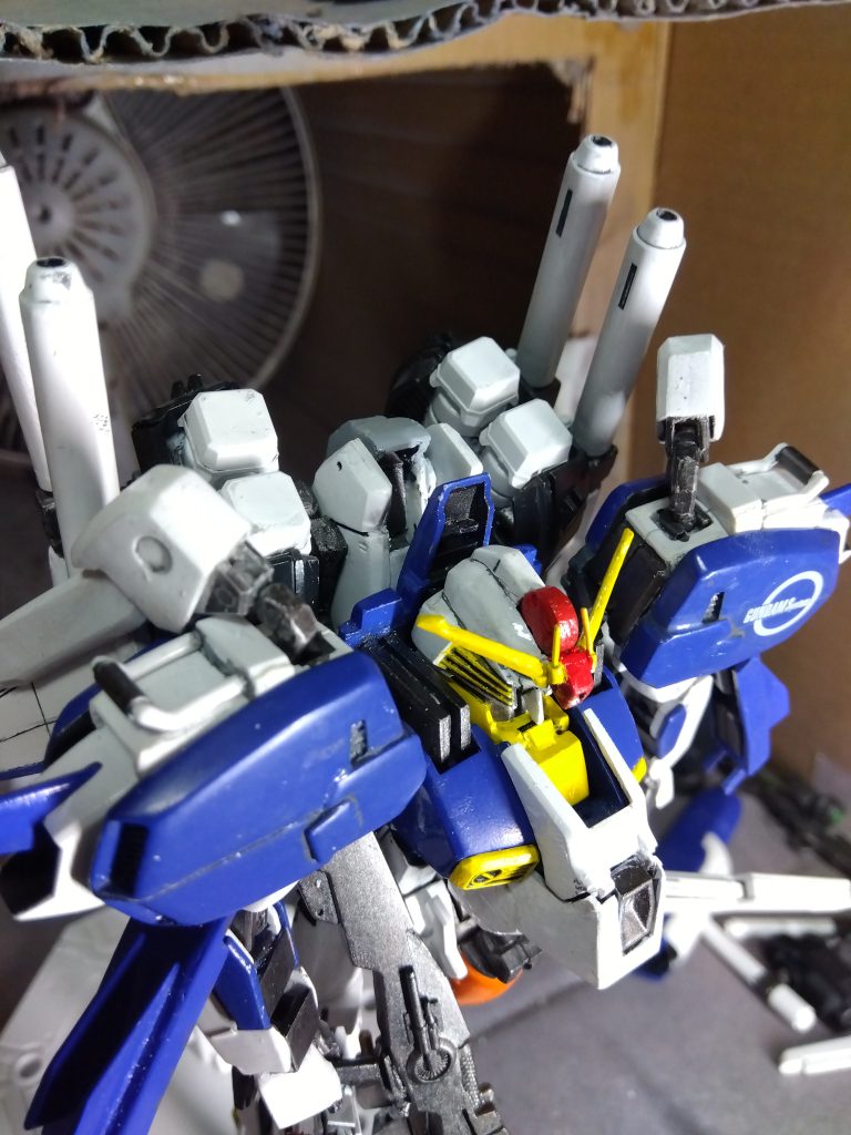 基本的にノーマルのSガンダムと可動範囲は共通なので、外見以外に特筆することはありませんが、変形する前提でのスタイルは、キットとは違い、面白いと思いました。
