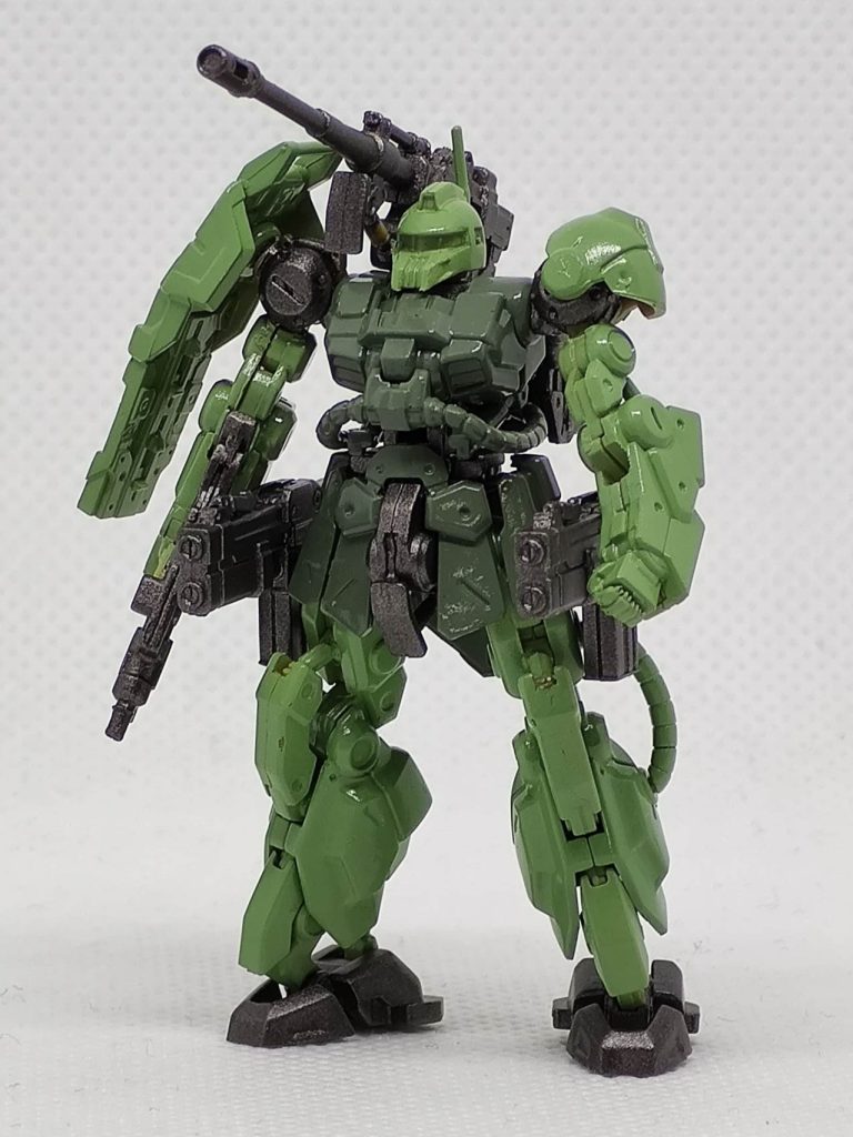 まず、大まかに部品単位で3色にエアブラシで塗り分けました。