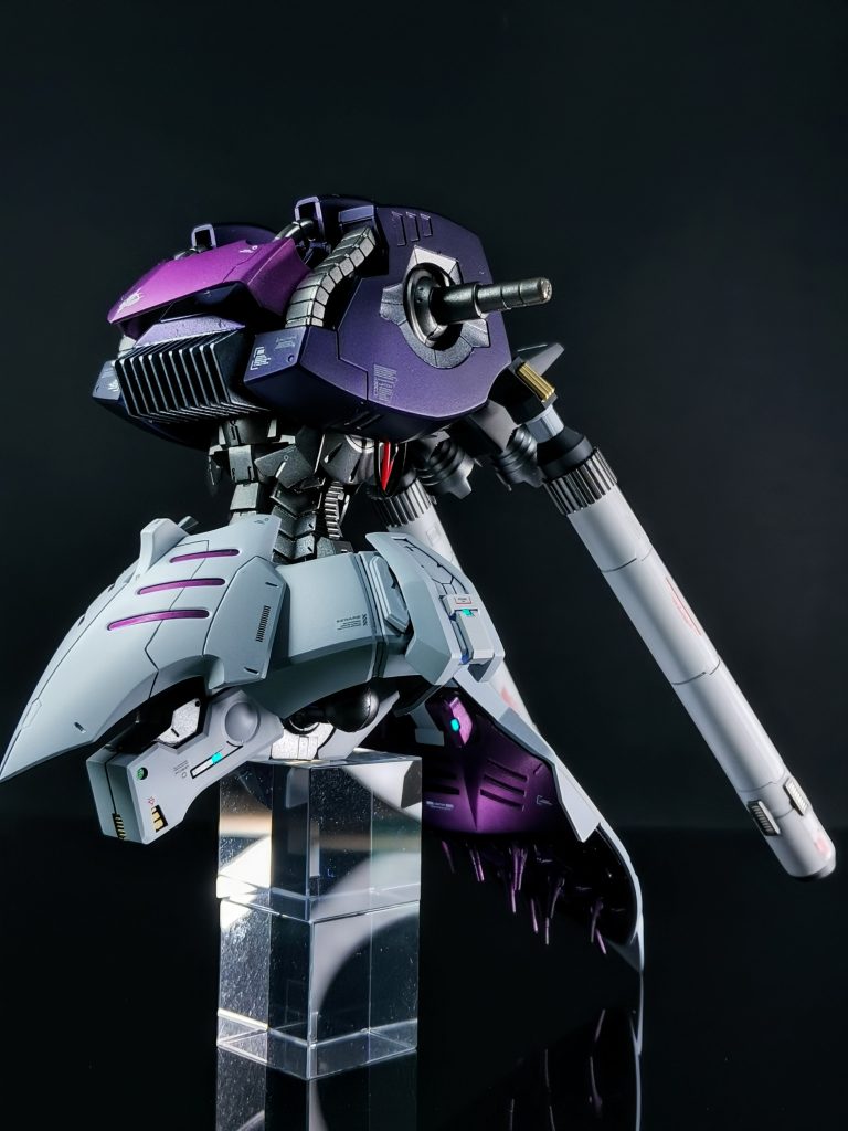 出来上がった胴体がこちらです。キュベレイへの新たな装備の追加は悩ましい所でしたが、頑固なヒケを処理しているうちに愛着が湧いたので採用を決めました。カラーチップもいい味を出してくれています。