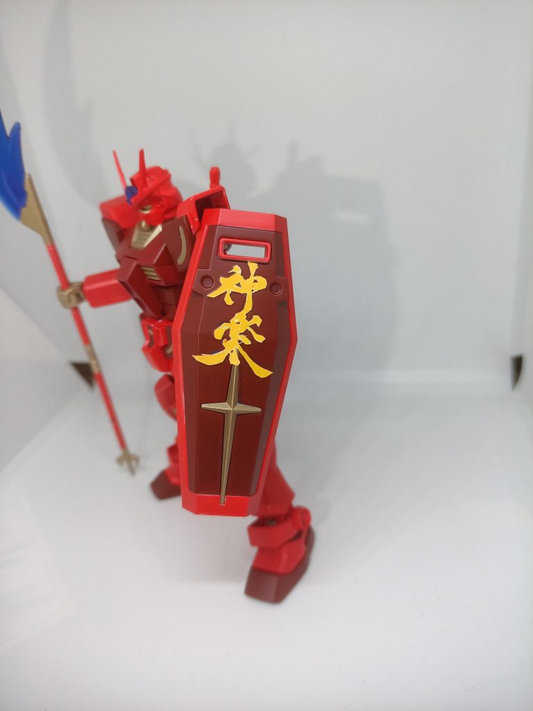 お店のロゴを入れたかったので、コンビニでシールを印刷した物を切り抜きました。分厚いシールはクリアコートしても段差が目立ち、折り目も付かない上に密着し辛い為これが限界でした。