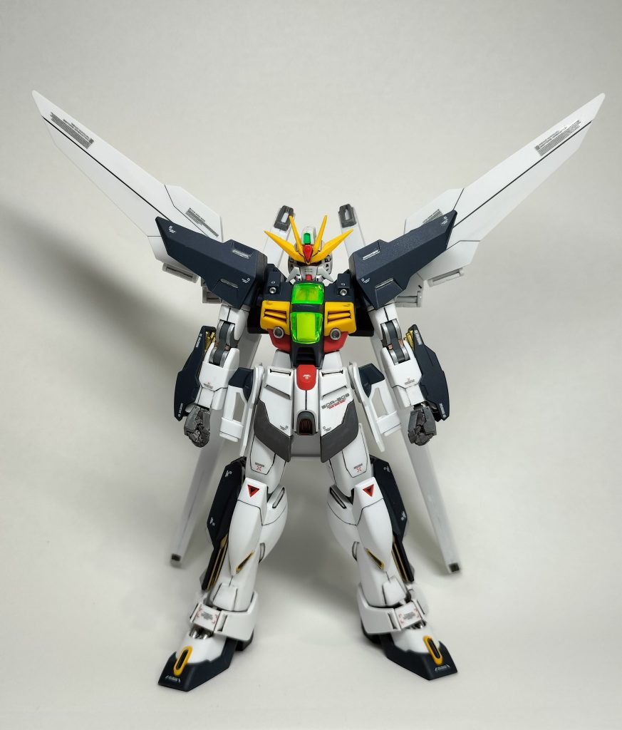 正面から。ダブルエックスといえばサテライトキャノン展開のイメージでしたが収納状態もとてもキレイでかっこいいですね(gundam-kao6)