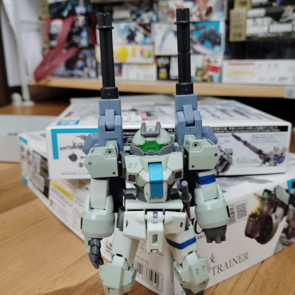 数日前につぶやきにて投稿したデミトレーナー改造計画。兄が買ったオプションパーツセットのガトリングガン付きのバーニアがピッタリでした。もうあとはもう一つデミトレーナーを買うだけです。バックパックを塗るだけでいいかもなぁ(面倒くさい)（1枚目）