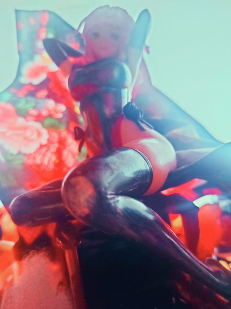 今回だけは特別に許してやるっ!!さっさと外に出ろ!!