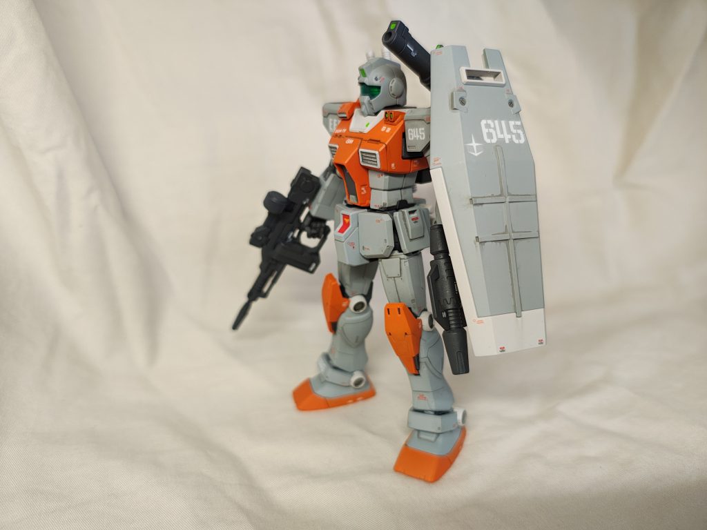 作ってる途中で２丁拳銃にしたいと思いました。最初はガンダムのビームライフルを使おうかと思ったんですが、やりすぎと思いジムらしくスプレーガンにしました。