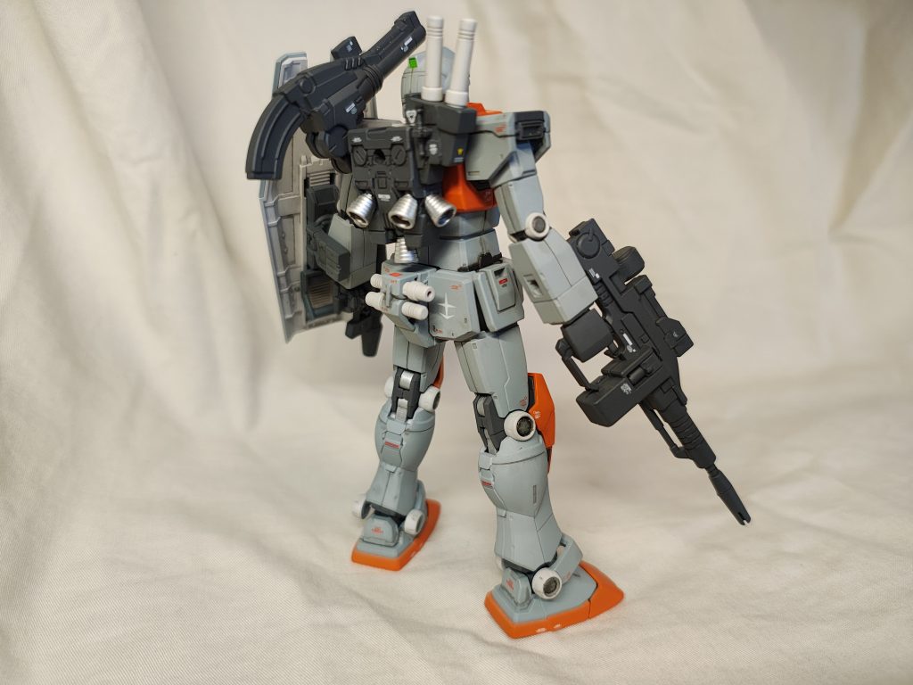 バズーカを持たせない代わりにビームサーベル４本持ちにしました。バックパックのビームサーベルをさすところは、てきとうに拡張しています。