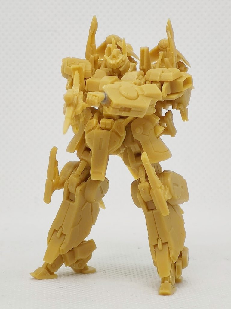 両手持ちの素組状態。