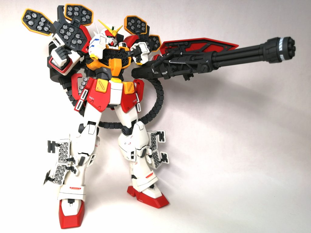 今回の改修ポイントは、ミサイルを全てシルバーで部分塗装しました。けっこうたいへんでした😅おかげでミサイルがより際立って見えるようになりました。