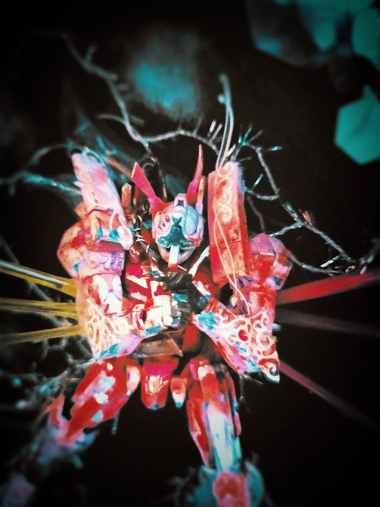 バレーボールおじさん様主催の「 誰も創らない、グフカスタム祭り)用機体です。ゲルググでも、ジムでも無く、ましてやグフでもない機体が正解？だと仮定し、究極の強さを追求した、グフカスタムを目指してみました。究極ヒートロッドは全方位拡散することが出来、周囲50m以内の機体全てを感電させることが可能(全方位ミサイルではありません😂)