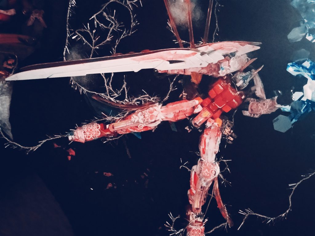 究極ヒートサーベルは、エネルギー出力において搭乗者の精神力に左右されるが最大規模の精神力を持つものが使用した場合、小惑星を軽く真っ二つにすることがが可能。(イデオンソードとは関係ありません😂)