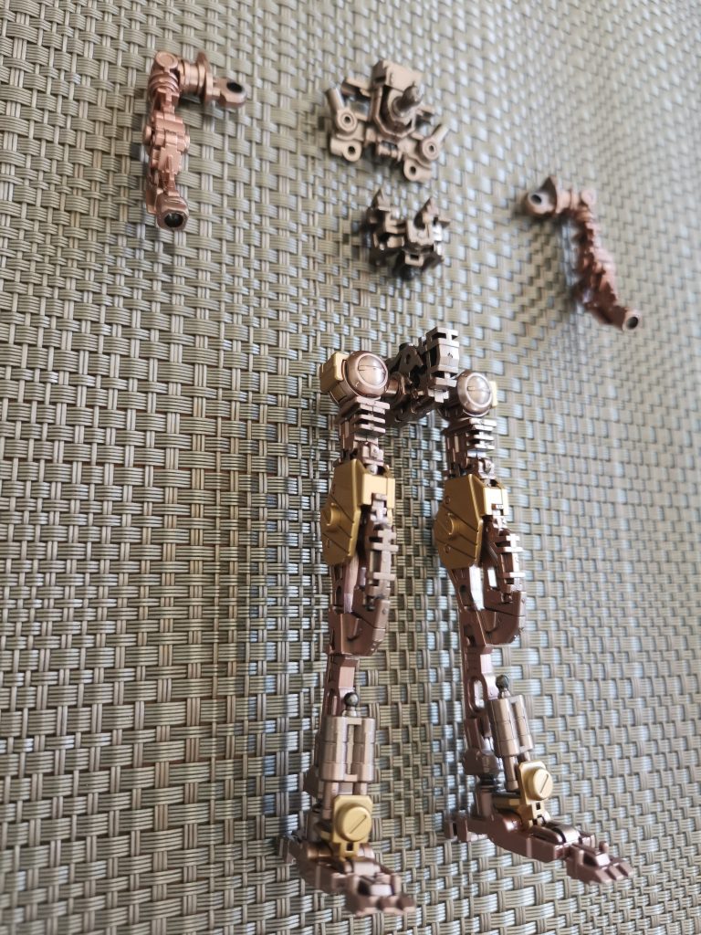 フレームはスーパーカッパーとメタリックピンクなどの混色とリッチ金で塗装しましたが、ほとんど隠れてしまいました。