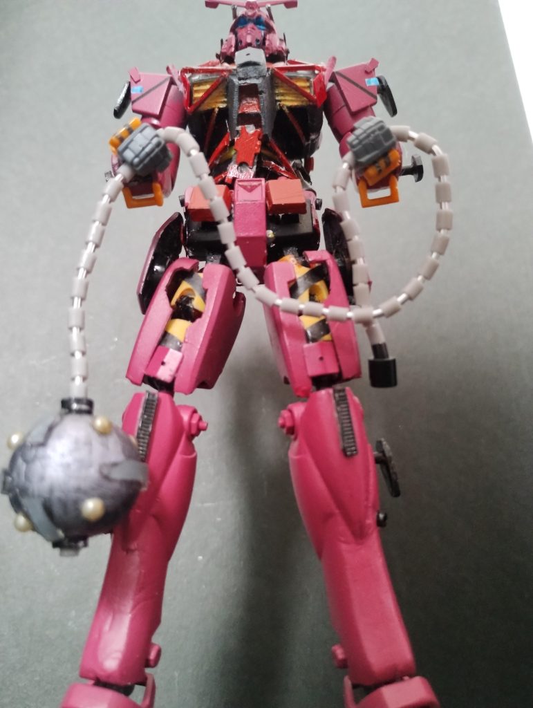 ハンマー。チェーンは針金を通したアイロンビーズを使用しています。ハンマーは発泡スチロールです。