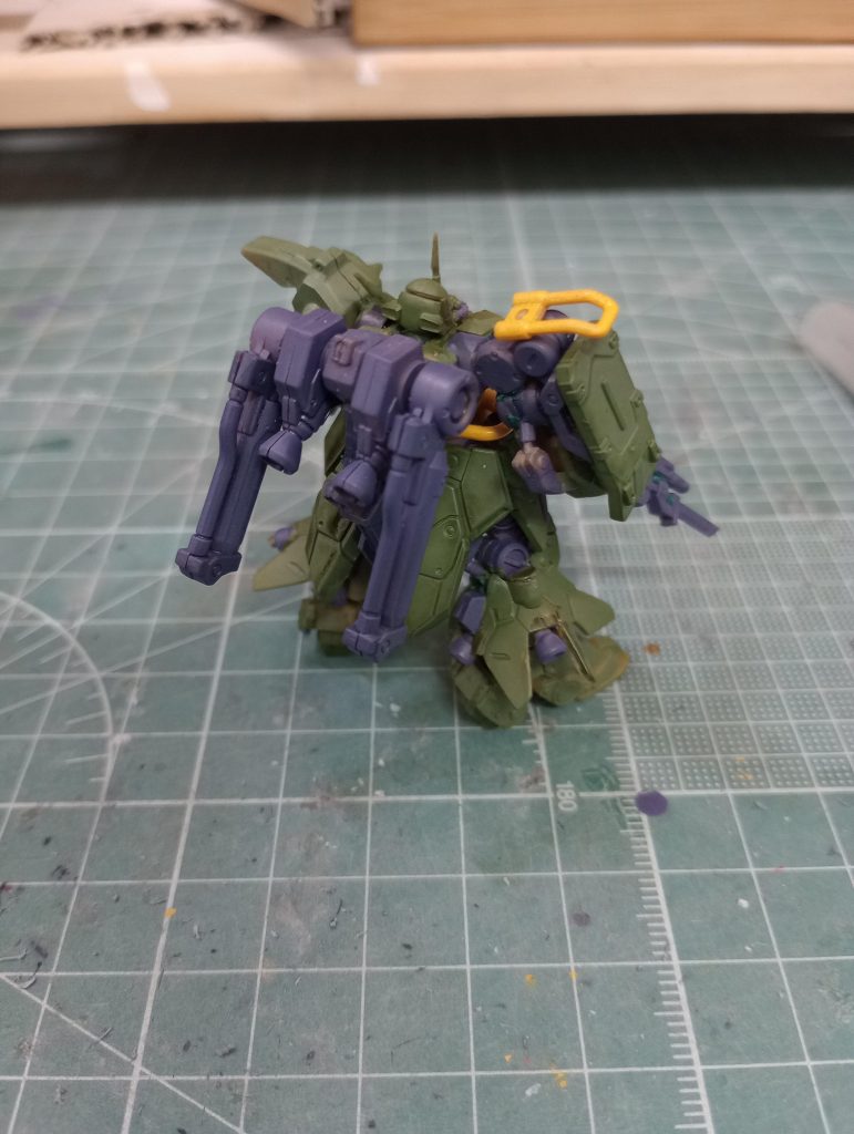 後ろ姿。バックパックが大きいですが、しっかり自立します。