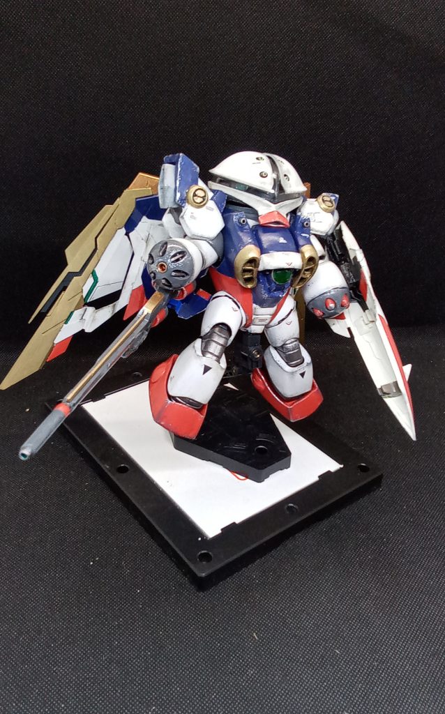 ウイングガンダム放送から30年とのこと・・アッガイが入手出来たので 以前から造りたかったウイングアッガイに挑戦してみました