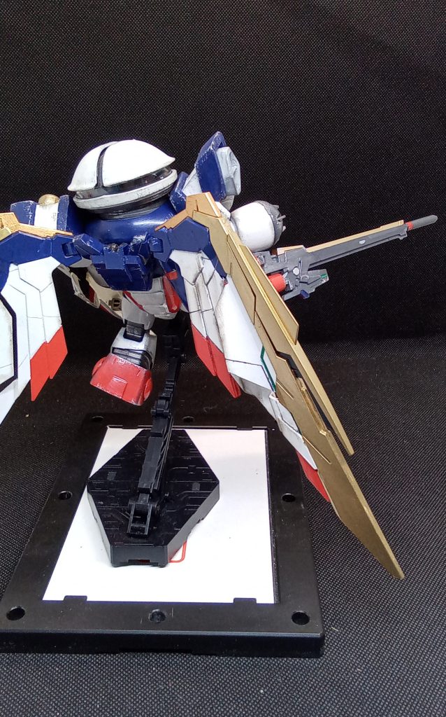 背中のランドセル部分をパテで埋めて ウイングのバックパックを接続 HGとMGながらサイズがほぼ同じだったので わりと簡単に改造終了