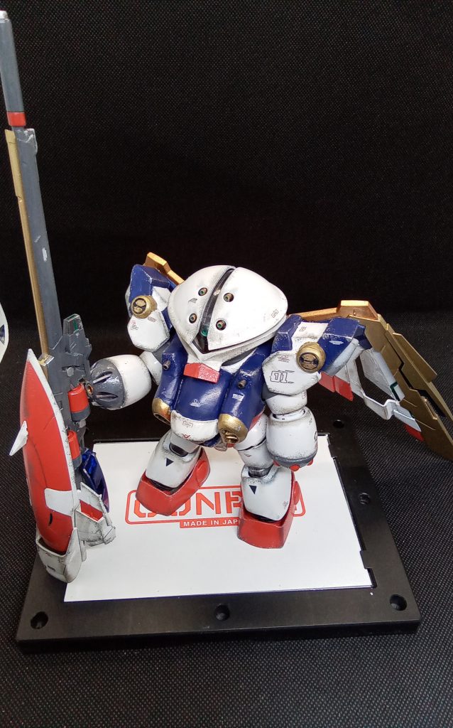 バスターライフルとシールドは保持の為 腕と武装にネオジム磁石を内蔵