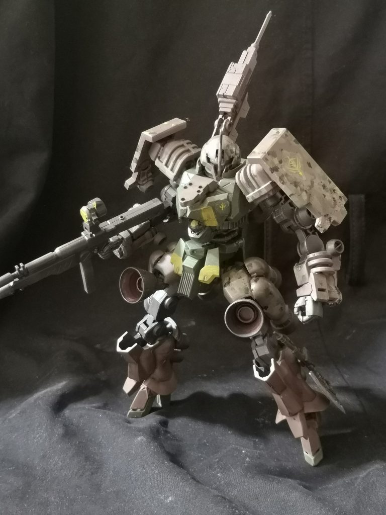 まずは正面。ヅダとグレイズのミキシングで作成。フレームを大きく強化したヅダにしてます。