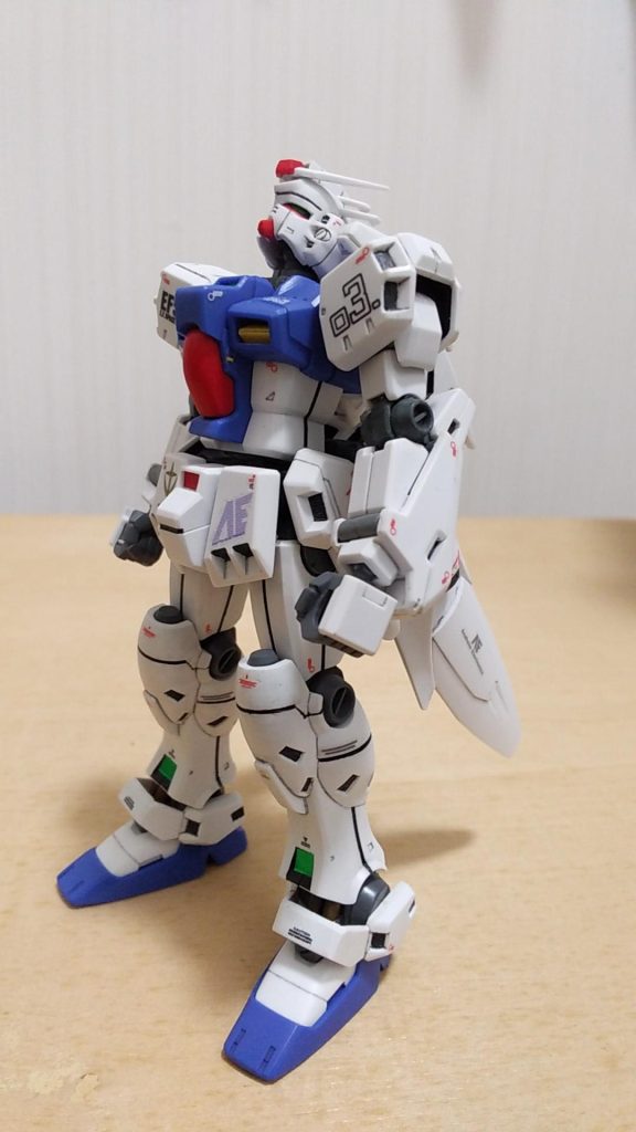 FGから首パーツを移植し、腰の裏側を削り可動域を広げたため