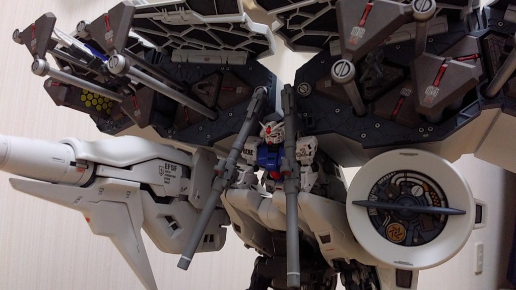 デンドロといえば二丁バズーカなイメージが。肩に担げるようグリップ形状を変えました。