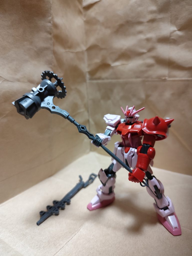 違う違う、そのハンマーじゃ、そのハンマーじゃなーい赤いガンダム。