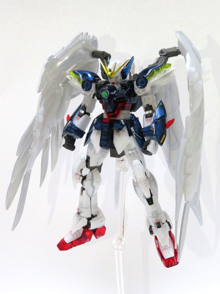 今回は装甲裏を塗装してみました。白いパーツ…MSホワイト青いパーツ…シャインシルバー→シルバー赤いパーツ…ゴールド翼…裏をシャインシルバー、表をパールホワイト