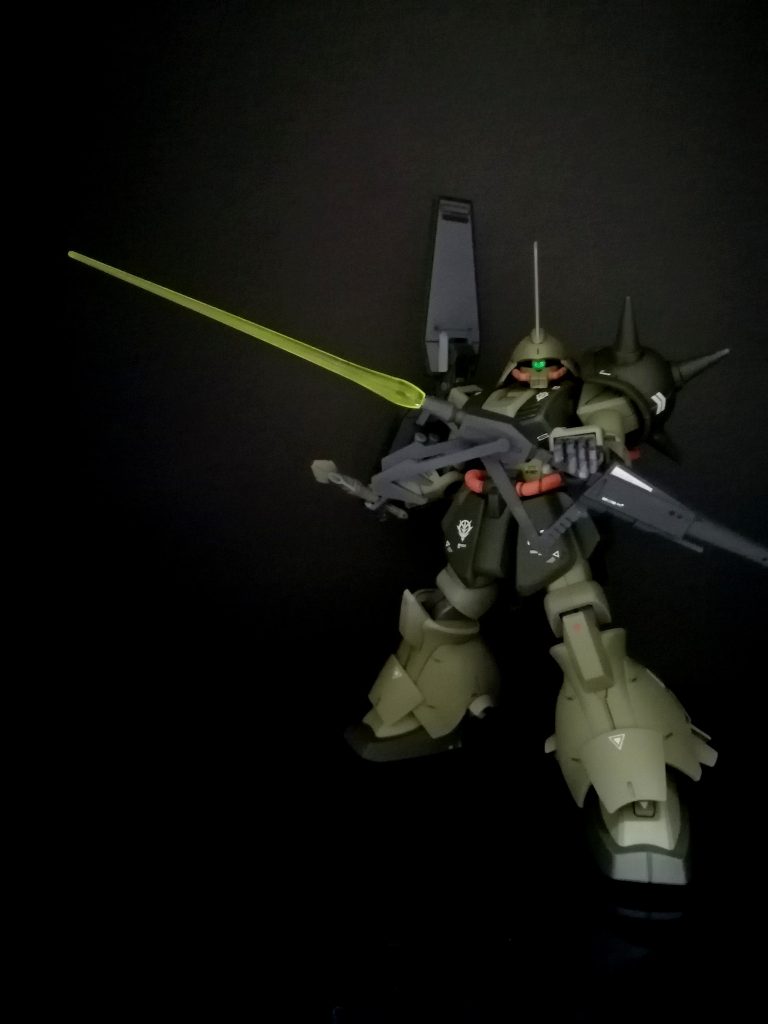 フェダーイン・ライフルはビームサーベルにもなります。