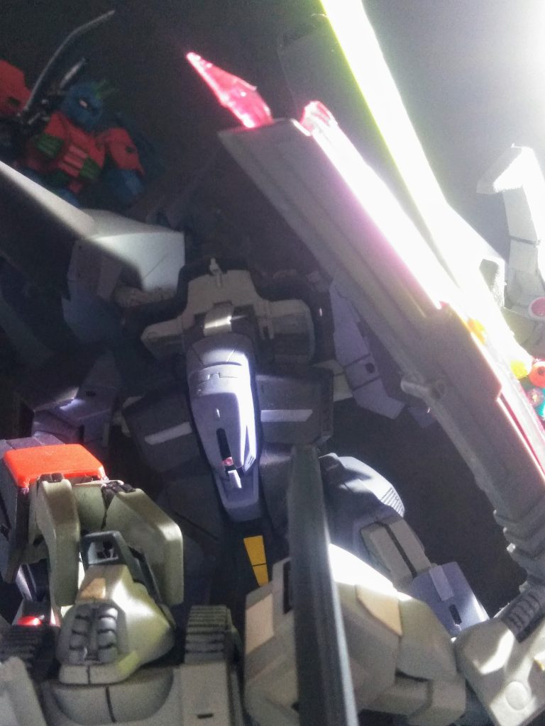 こんな感じでグタグダ!だらっト!!実行です😤💨💨『メッサーラ』の強キャラ感は垂涎モノであります(UP主基準)( ̄¬ ̄)キットのボリュームとプレイバリューはHGUCの中でも大満足と成るのでは(当然、UP主基準)(* ´ ▽ ` *)ノそして、専用台座が機能的に良い仕事をしてくれます(勿論、UP主基準)( ´∀` )bマア、こんな感じで‼️『メッサーラ』は萌える💕ヾ(●´ω`●)💘 この事実が、ハッキリ示されましたネ゚+.゚(´▽`人)゚+.゚