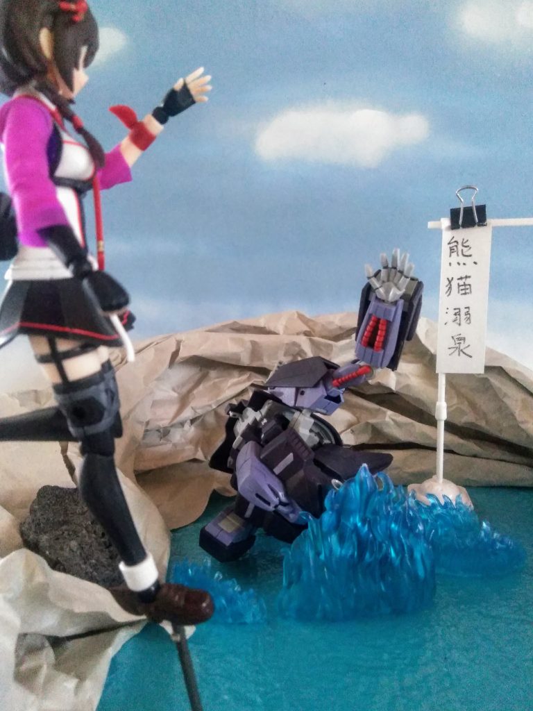 『欄間1/2』 主人公であり格闘家である『早乙女乱馬(演:シグレカイサン)』が父親である『早乙女玄馬(演:メッサーラ)』と共に、中国にある修行場『呪泉郷』に落ち、水をかぶると女に、お湯をかぶると男に戻る体質になったことから始まる格闘ラブコメディー。乱馬と許嫁の『天道あかね』そして個性豊かなキャラクターたちが繰り広げる騒々しい日常を描く物語。※欄間は、日本の建築様式にみられる建具の一種。採光、通風、装飾といった目的のために天井と鴨居との間に設けられる開口部材をいう。なお、広義には「ランマ」と表記して洋室などに付けられる「回転ランマ」のように室内通気用部材をいうこともある。 ぐだぐだ再現shotby  『欄間1/2』より 『オト・コノムスメくん』の愛読書だとか 💕