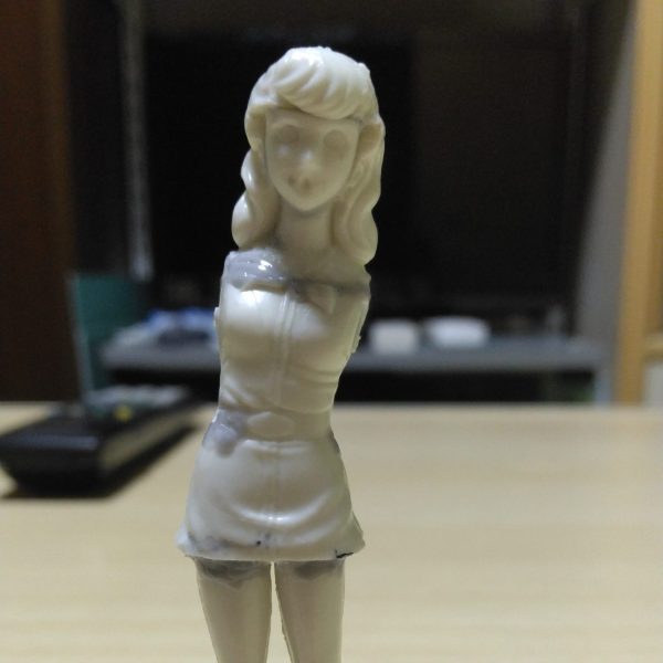 今日はイセリナの首周りから上を、フラウの身体に接着しました。