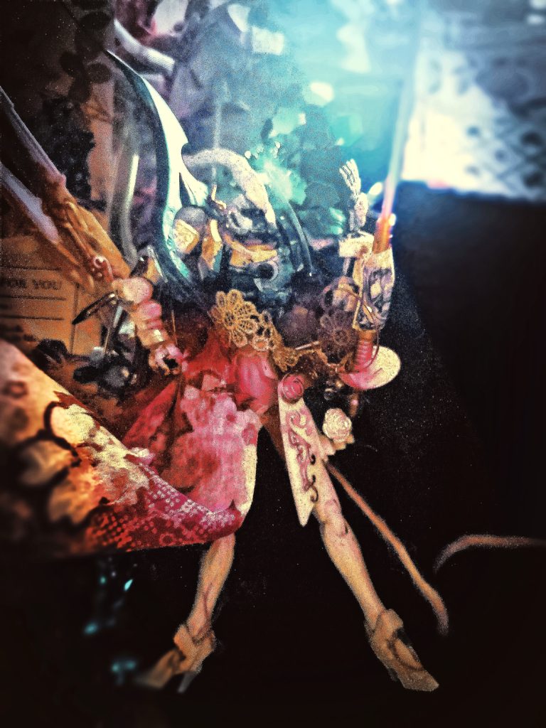 「勿論、ハマーン様用に最新のテクノロジーと、格式並びに美しさを追求した設計となっています! 」