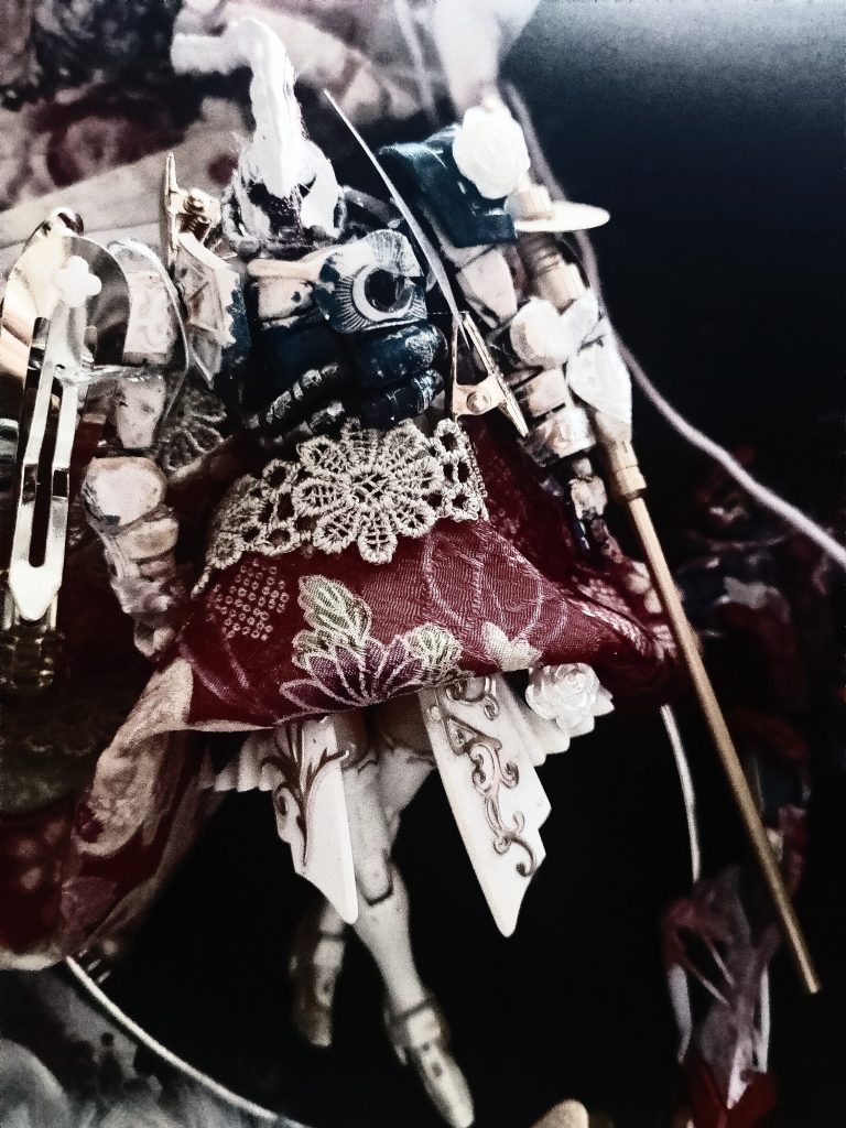 今回は、かなり遊んでます。(いつも通り?との噂も聞こえて来そうですが😂)これ以上のグフカスタムは、もうグフとギャロップ合体モビルアーマー+ラルとハモンの2ケツ融合マシーンぐらい?しか思い付か無いので、もう辞め時ます(笑)