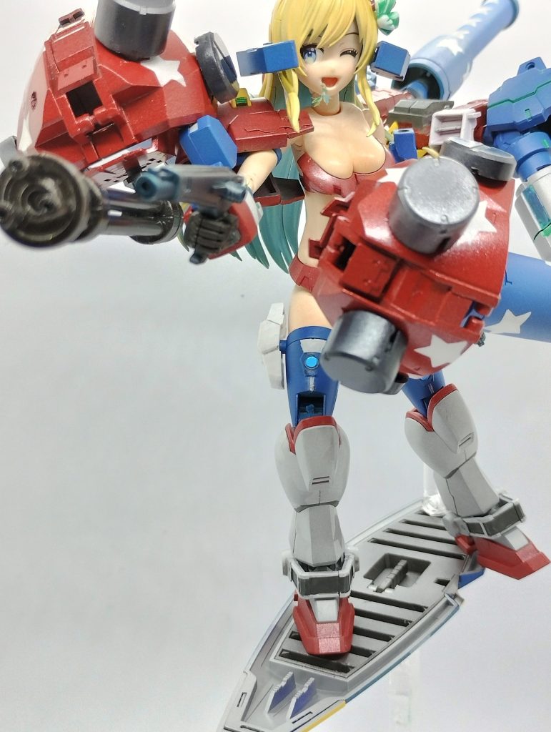 浮遊するニトロユニットごと、フライヤーシールドで飛行するの図。一応足元に３ｍｍ穴は開けてありますが、正直バランス勝負です。 お顔ですが、創彩少女庭園･佐伯リツカのアイデカールを使用しました。創彩は1/10、今回ベースにした30MSは1/12なのでサイズ感的にはアンマッチですが「おめめぱっちりにしたい」という僕のイメージ通りの仕上がりになってくれました！　よかった！チボデーがよくやってる「葉っぱ咥えた顔」用のフェイスパーツを作ってます。ひょうひょうとした感じが出せますねコレ。